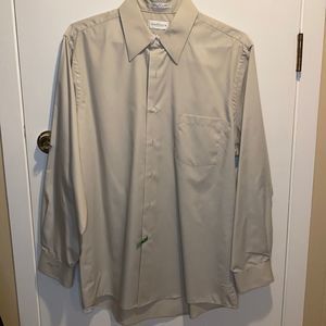 3/$30 Van Heusen Button Down (L)